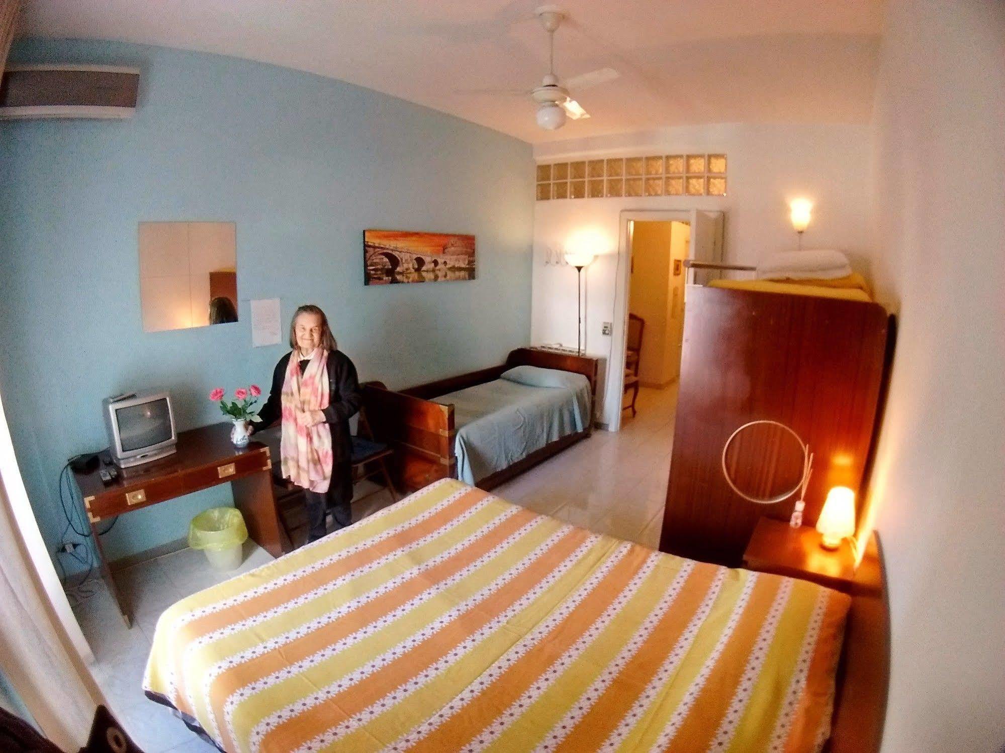 Walkincenter Bed & Breakfast Рим Екстериор снимка