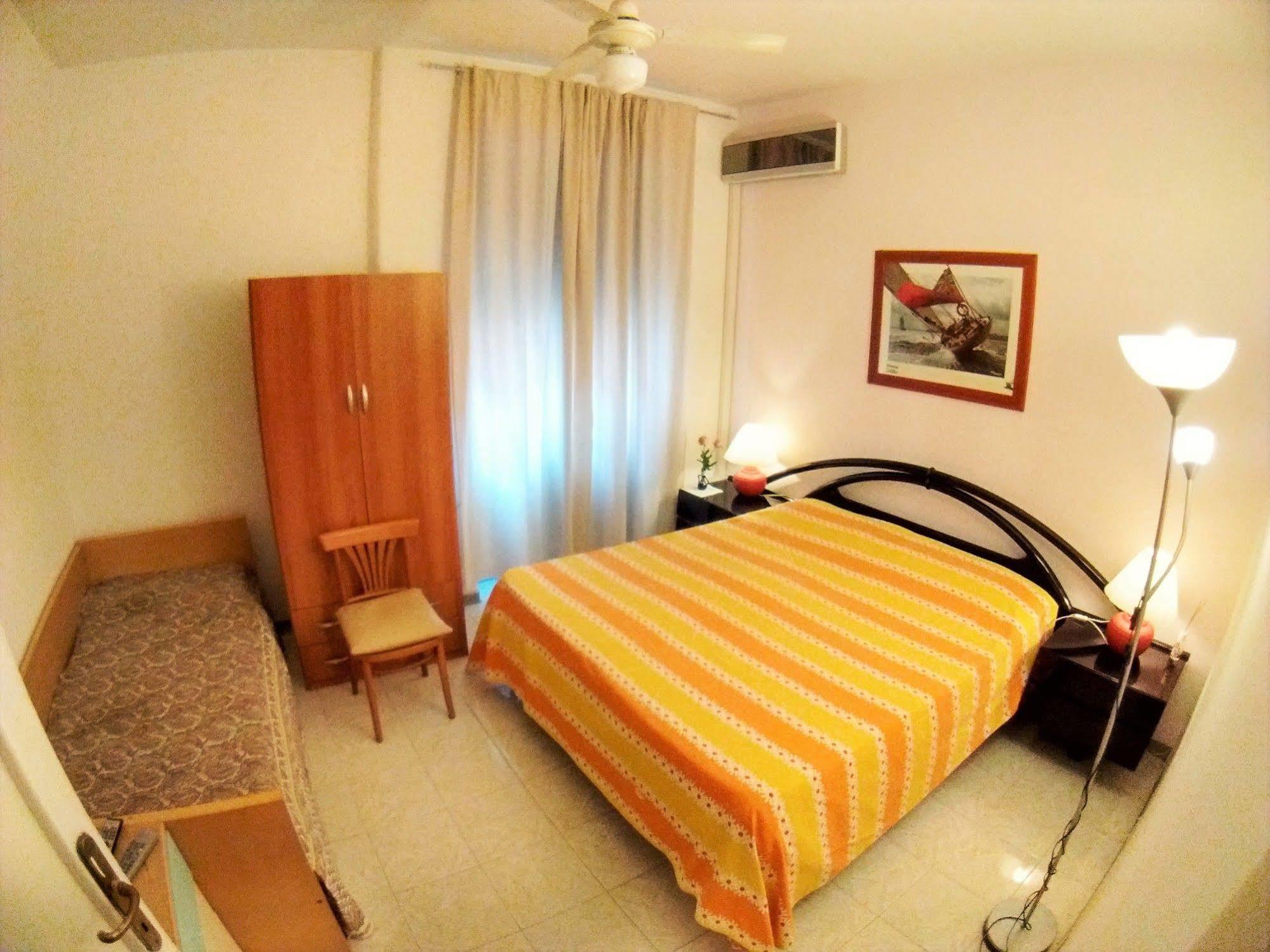 Walkincenter Bed & Breakfast Рим Екстериор снимка
