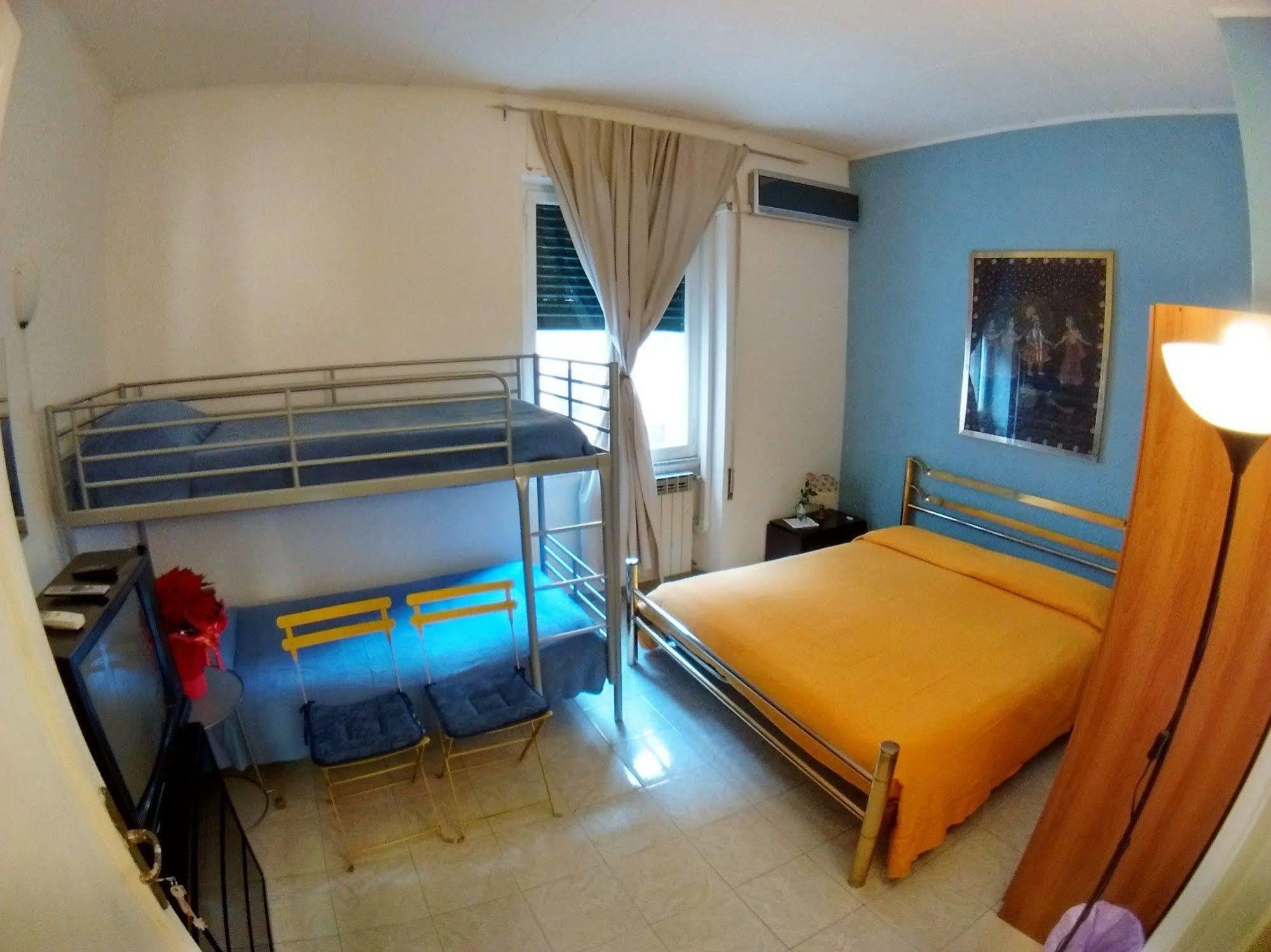 Walkincenter Bed & Breakfast Рим Екстериор снимка